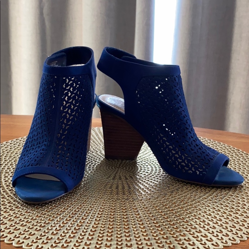 Vince Camuto Dastana blue sandal bootie size 5